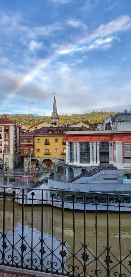 Old Town & River Bilbao Exteriör bild