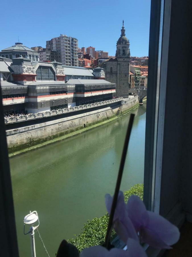 Old Town & River Bilbao Exteriör bild