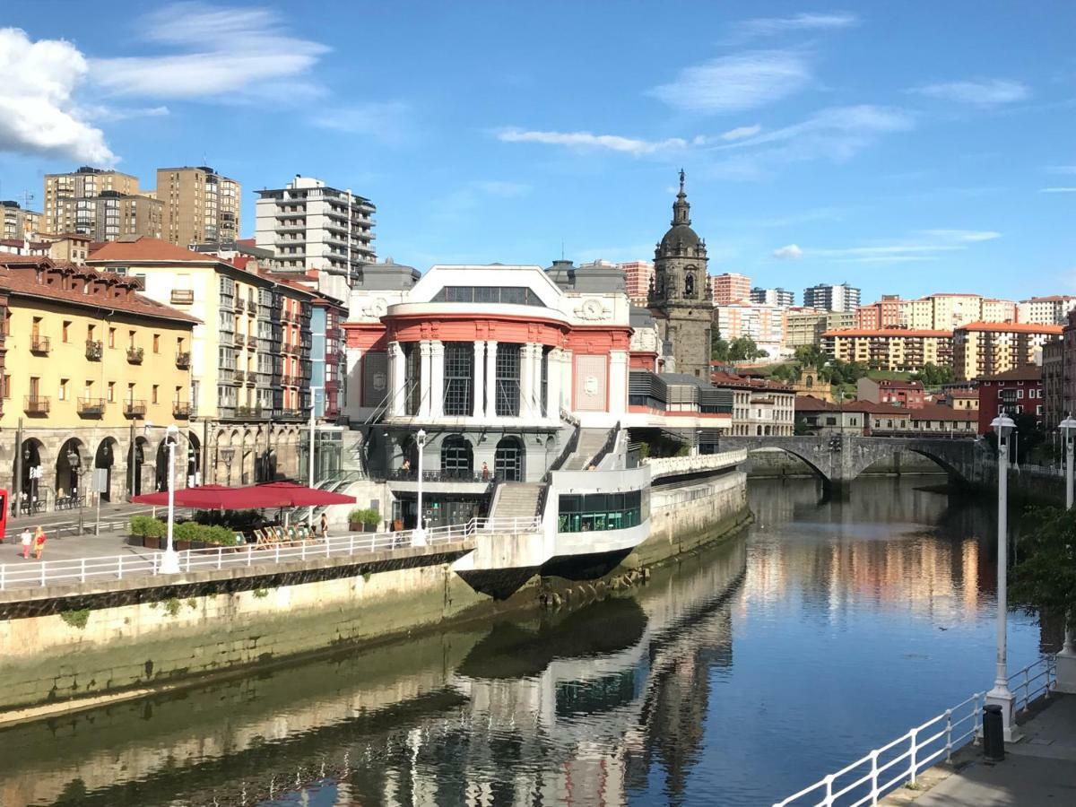 Old Town & River Bilbao Exteriör bild