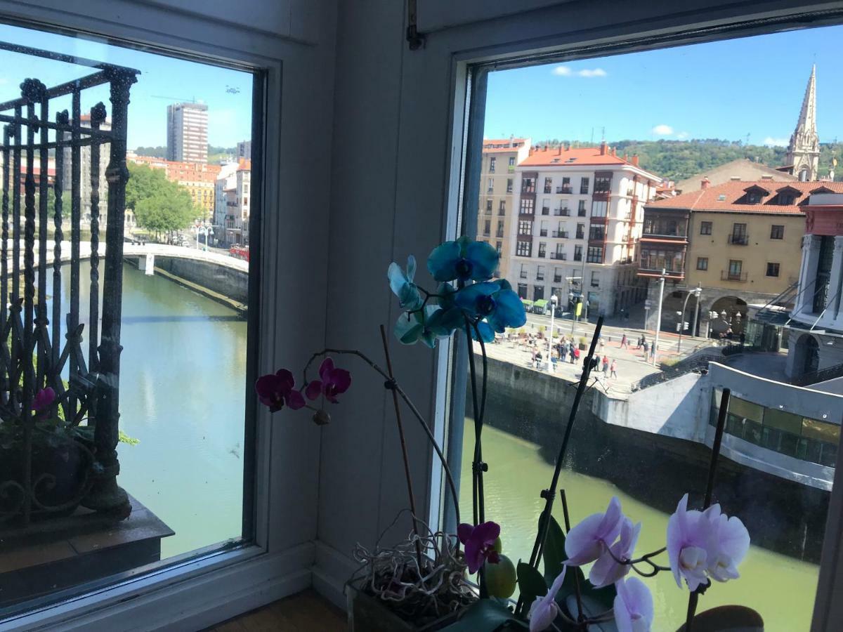 Old Town & River Bilbao Exteriör bild